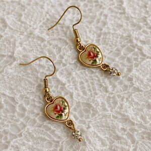 Estate Vintage Floral Heart Dangle Charm Earrings Gold Tone Dainty Drop Coquette